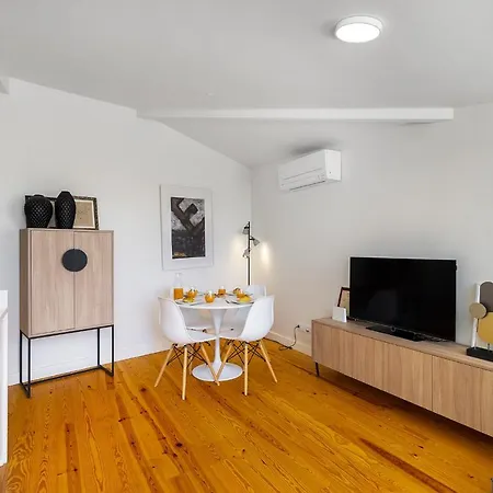 Whome Alfama 2-bed Minimalist Retreat For Digital Nomads & Remote Workers דירה