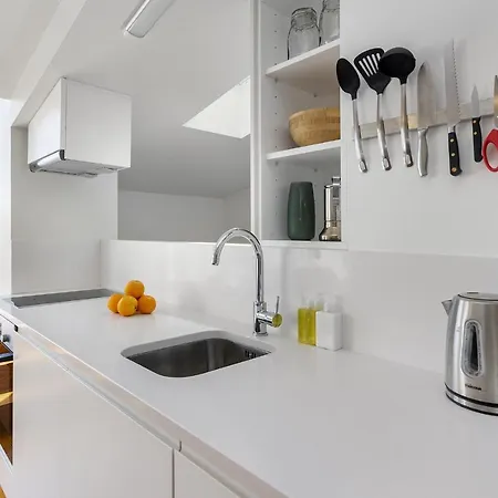 Whome Alfama 2-bed Minimalist Retreat For Digital Nomads & Remote Workers * リスボン