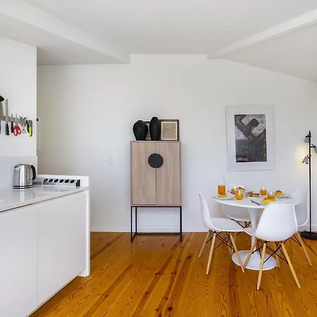 Whome Alfama 2-bed Minimalist Retreat For Digital Nomads & Remote Workers * Lisboa