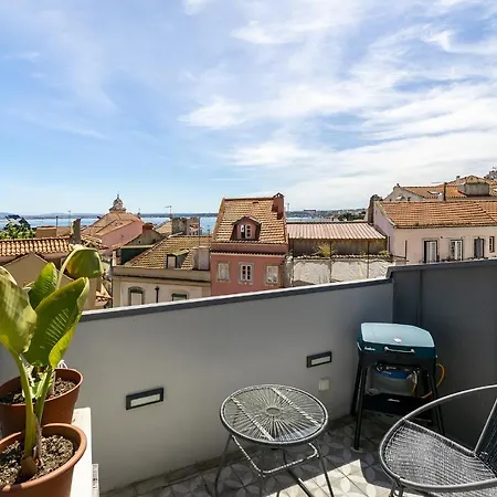 Whome Alfama 2-bed Minimalist Retreat For Digital Nomads & Remote Workers * Lisboa