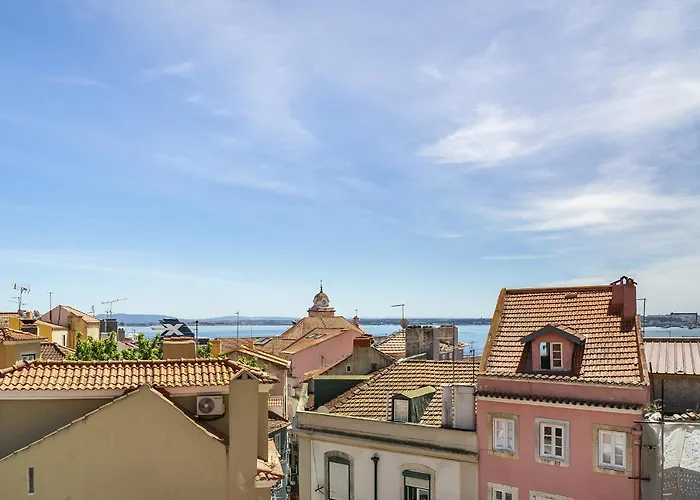 Whome Alfama 2-bed Minimalist Retreat For Digital Nomads & Remote Workers